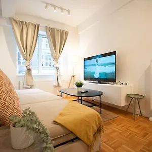 https://living-in-hamburg-city-center.hamburg-hotels-de.com